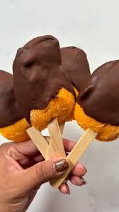 Sweet Grade Frozen Mango Pops with Chocolate Coating (1 kg)
